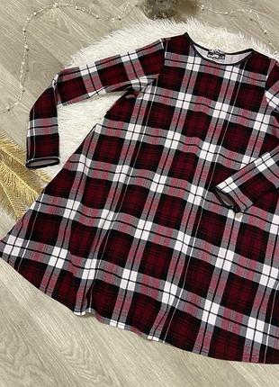 Сукня в клітинку, розкльошена