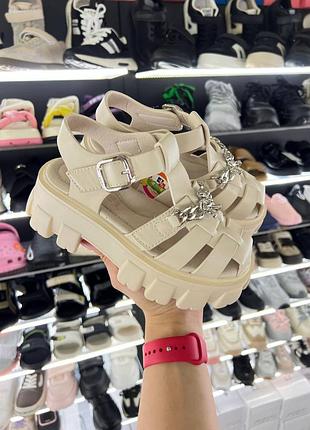 Босоножки из экокожи