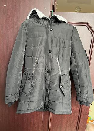 Зимова жіноча куртка, чорна, 42 розмір.