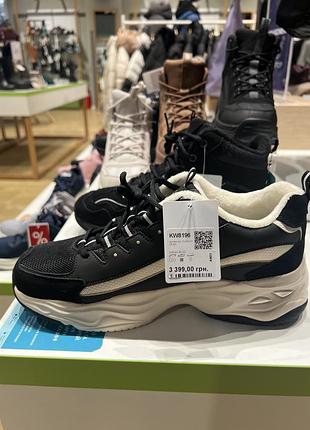 Кросівки скетчерз skechers шкіряні шкіра бежеві беж чорні білі