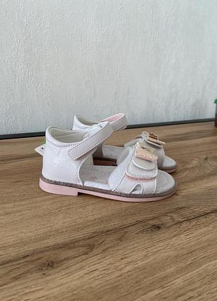 Босоніжки для дівчинки 7