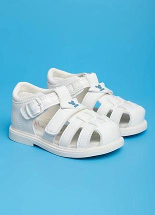 Гарні босоніжки для дівчинки