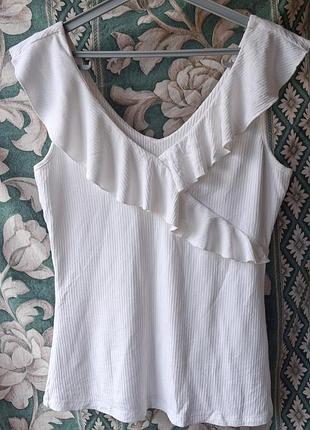 Жіноча біла футболка майка топ в рубчик з волонами