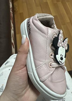 Кросівки на ніжку 25 розміру