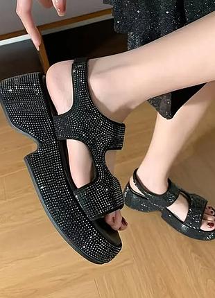 Женские босоножки