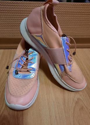 Кросівки для дівчинки підлітка