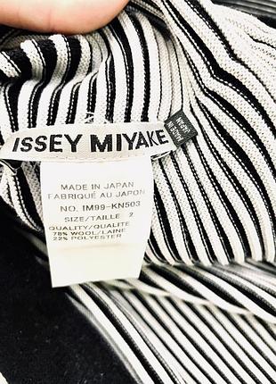 Гофрированый свитер с эффектом3d  issey miyake2 фото