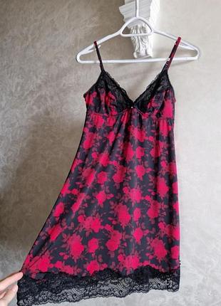 Красивый пеньюар ночная рубашка в красных розах, на размер s-м dorina