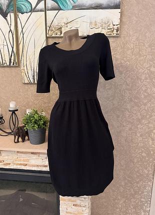 Жіноча трикотажна сукня до коліна