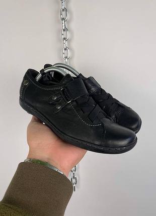 Жіночі легкі шкіряні кросівки туфлі bata