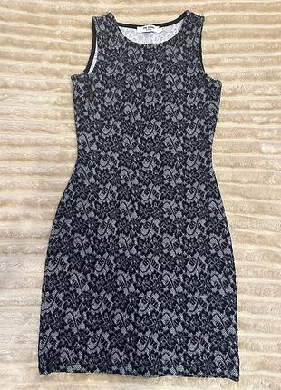 Облягаюче мереживне плаття the sting, розмір xs