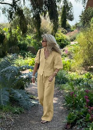 Лимонний жіночий лляний брючний костюм