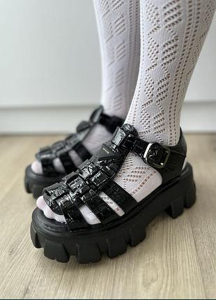 Босоніжки дівчаткам стильні, зручні, легкі