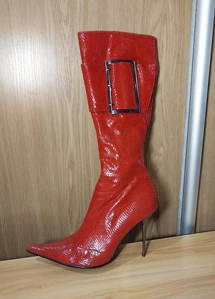 Червоні лаковані чоботи mileedi.