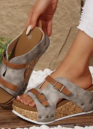 Женские босоножки