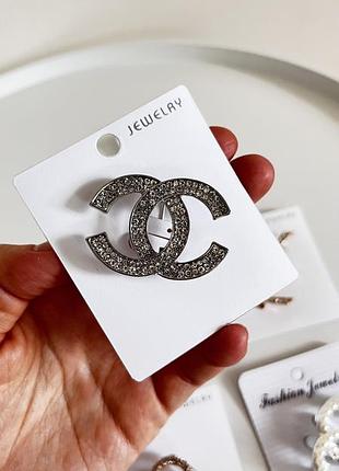 Брошка з стразами