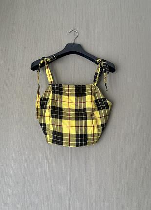 Жіночий кроп топ на бретелях у клітинку