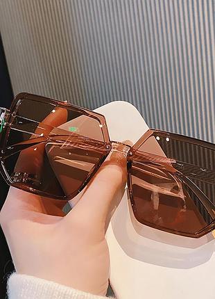 Стильні сонцезахисні окуляри 4129