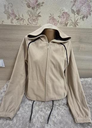 Кофта жіноча 50р.😉
в гарному стані 😗