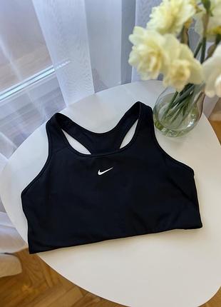 Черный спортивный топ nike