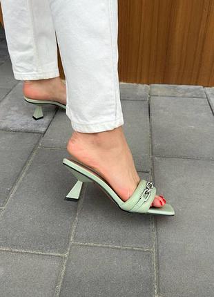 Женственные шлепанцы-сабо с квадратным носиком- абсолютный must have этого сезона