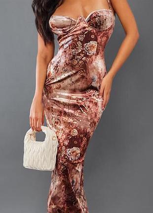 Розпродаж сукня prettylittlething велюрова з глітером