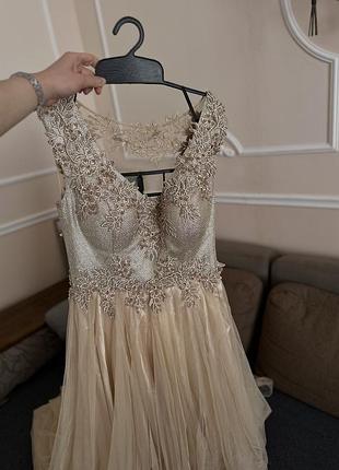 Сукня la donatella кольору шампань з вишуканим мереживом, розмір 38