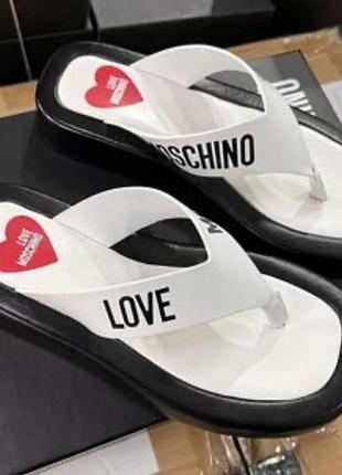 Шльопанці love moshino