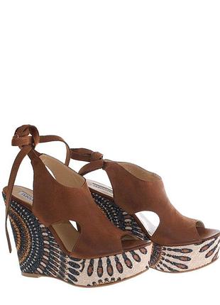 Актуальные удобнейшие босоножки  в супермодном цвете р. 39