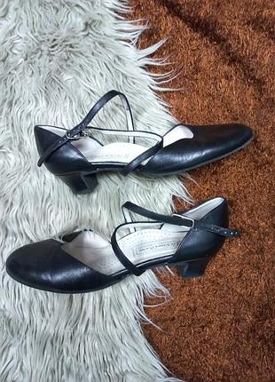 Шкіряні легенькі черевики для танців