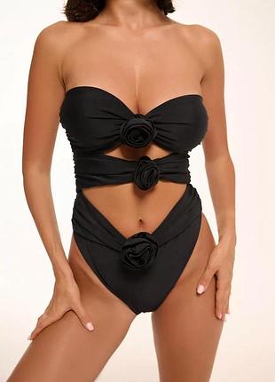 Жіночий суцільний купальник з трояндами монокіні з ліфом бандо roses чорний