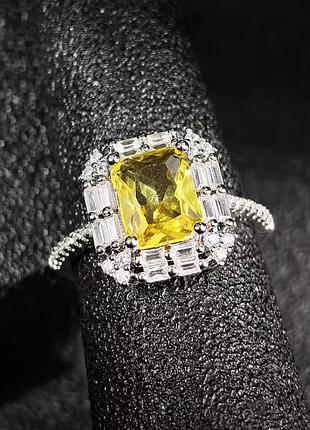 Кільце стильна прикраса з жовтим каменем вишукана каблучка