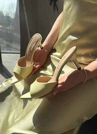 Жіночі шльопанці сабо на маленькій шпильці. натуральна шкіра