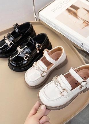 Гарні туфлі для дівчат