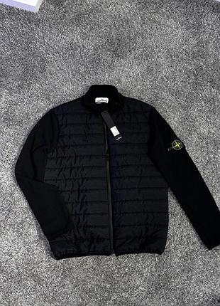 Чорна куртка stone island
