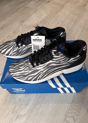 Нові кросівки adidas, 43 розмір.