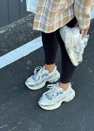 Жіночі кросівки