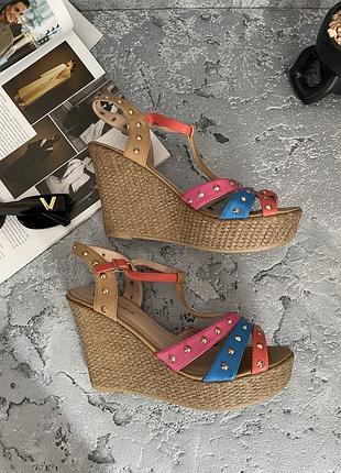 Босоніжки зручні