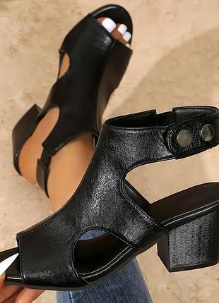 Женские босоножки