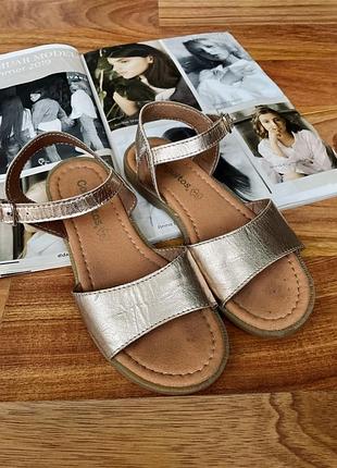 Шкіряні босоніжки золоті нарядні сандалі натуральна шкіра