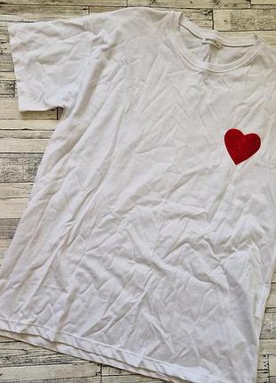 Белая футболка с сердечек