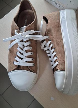 Кроссовки женские