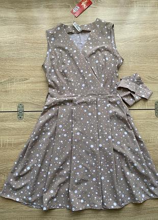 Жіноча легенька сукня.