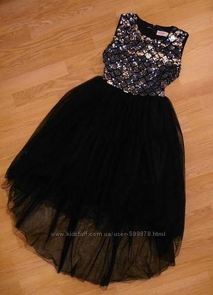 Нова ошатна сукня зі шлейфом на 152-160 см