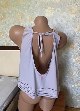 Спортивна майка з гарною спинкою