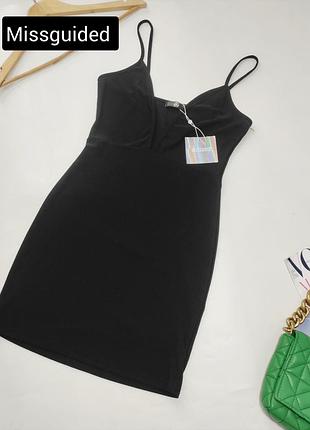 Платье женское мини черная на бретелях с декольте от бренда missguided s