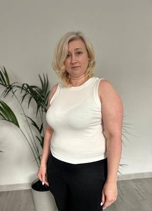 Майка жіноча молочна в рубчик