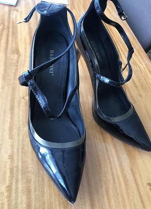 Туфлі ,вир.італія ,лакована шкіра