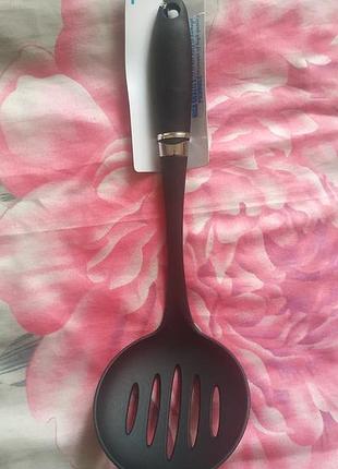 Шумовка чорна