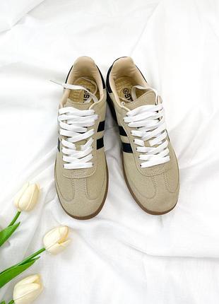 Шкіряні кросівки